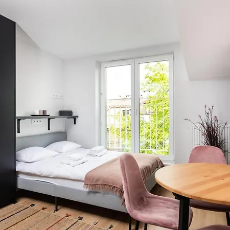 Smart - Old Town & Main Train Station - By Upstairs Apartment Krakow