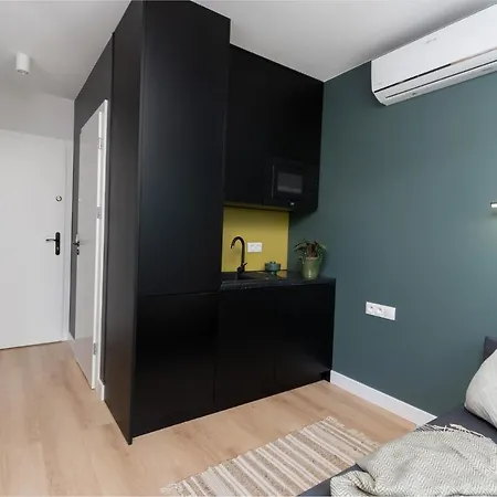 Apartment Smart - Old Town & Main Train Station - By Upstairs Krakow
